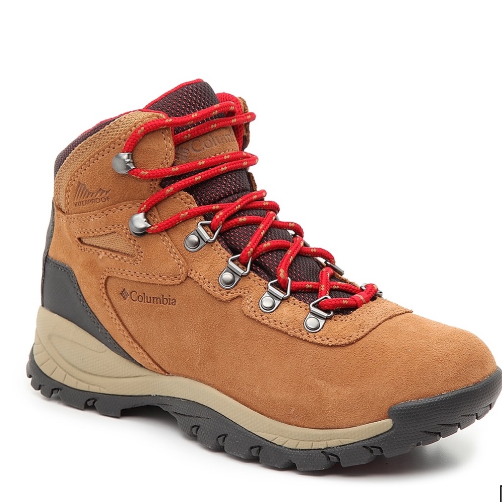 NWOT Columbia Hiking Boots